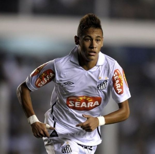 边锋回防夹 边锋回防夹